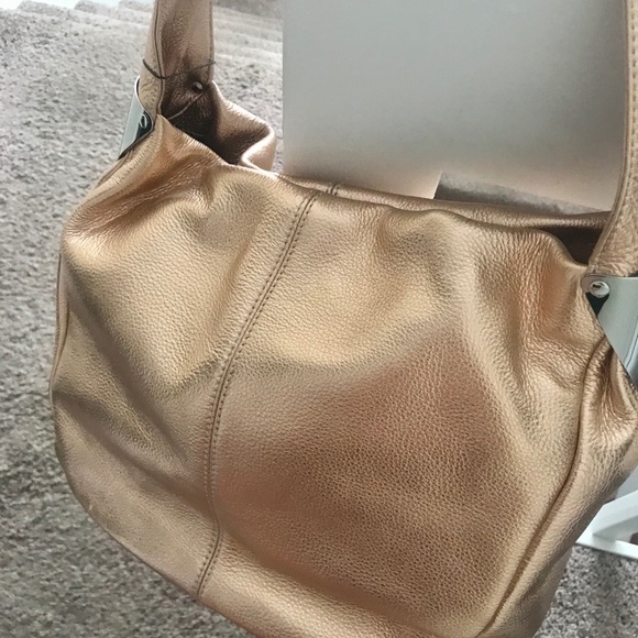 Vince Camuto Hobo bag “sold out everywhere” - Picture 5 of 6
